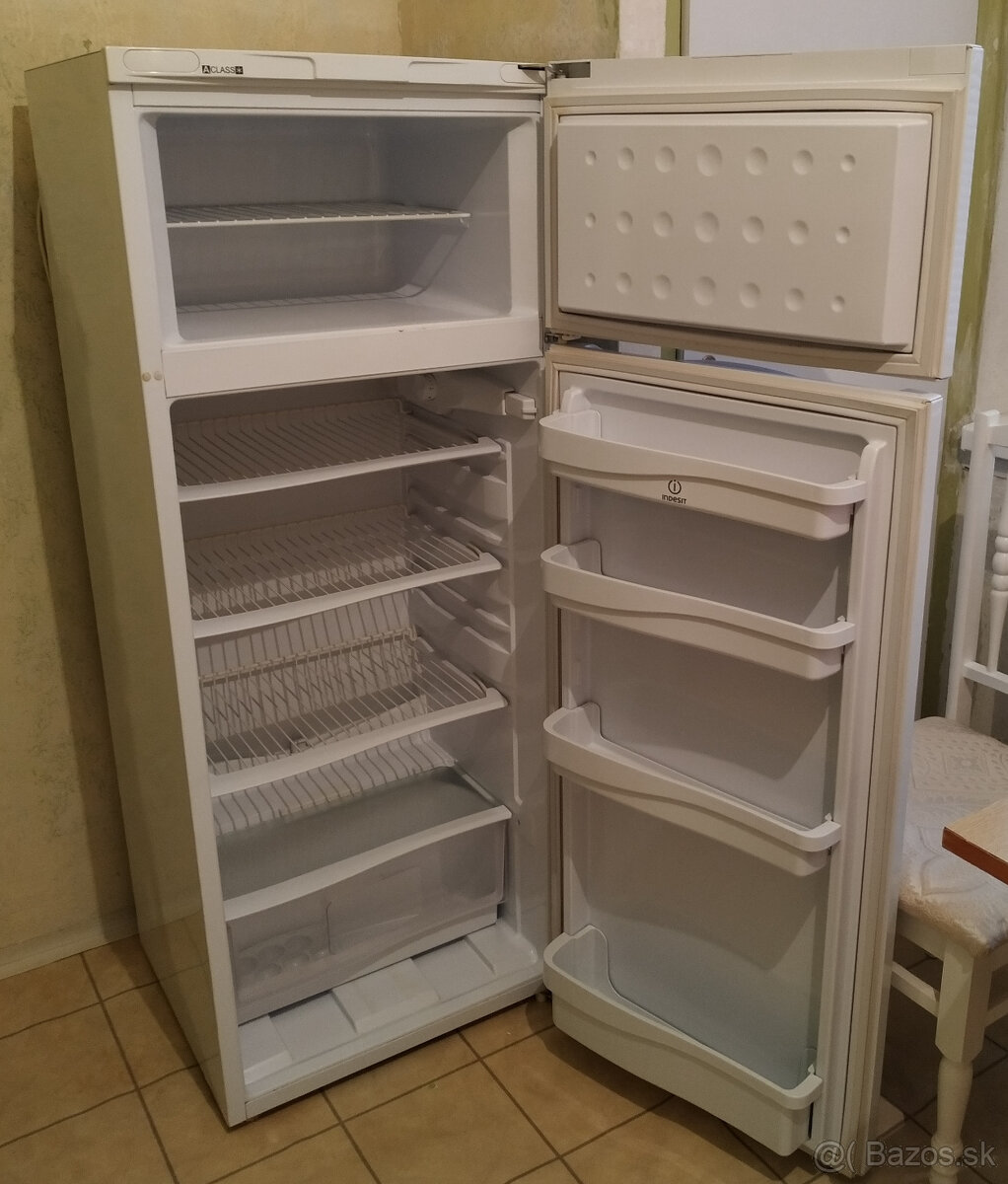 Chladnička s malou mrazničkou Indesit - 6