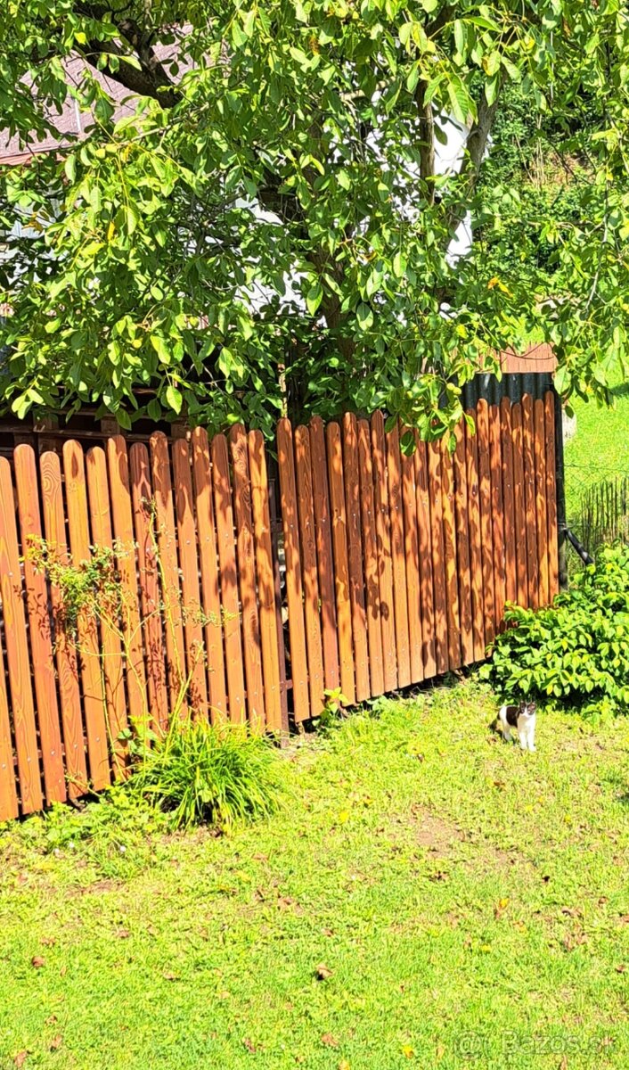 Drevený plot s bránou - 6