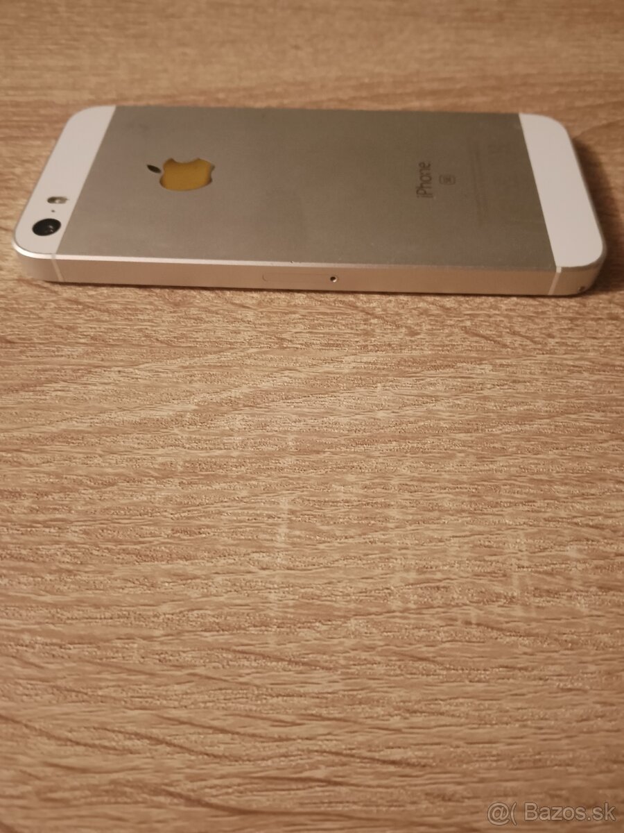 iPhone SE 1.generacie 2016 / 64GB Silver Pekný stav - 6