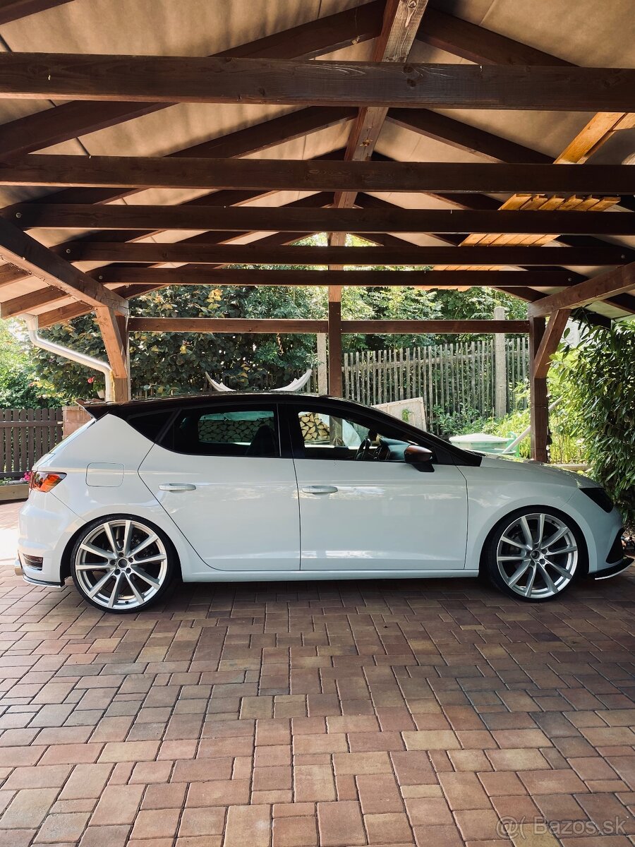 Seat Leon 2020 / Hatchback / FullLed / R20 / Cupra - 6