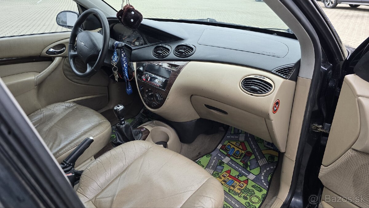 Ford Focus Ghia 2.0i - 6