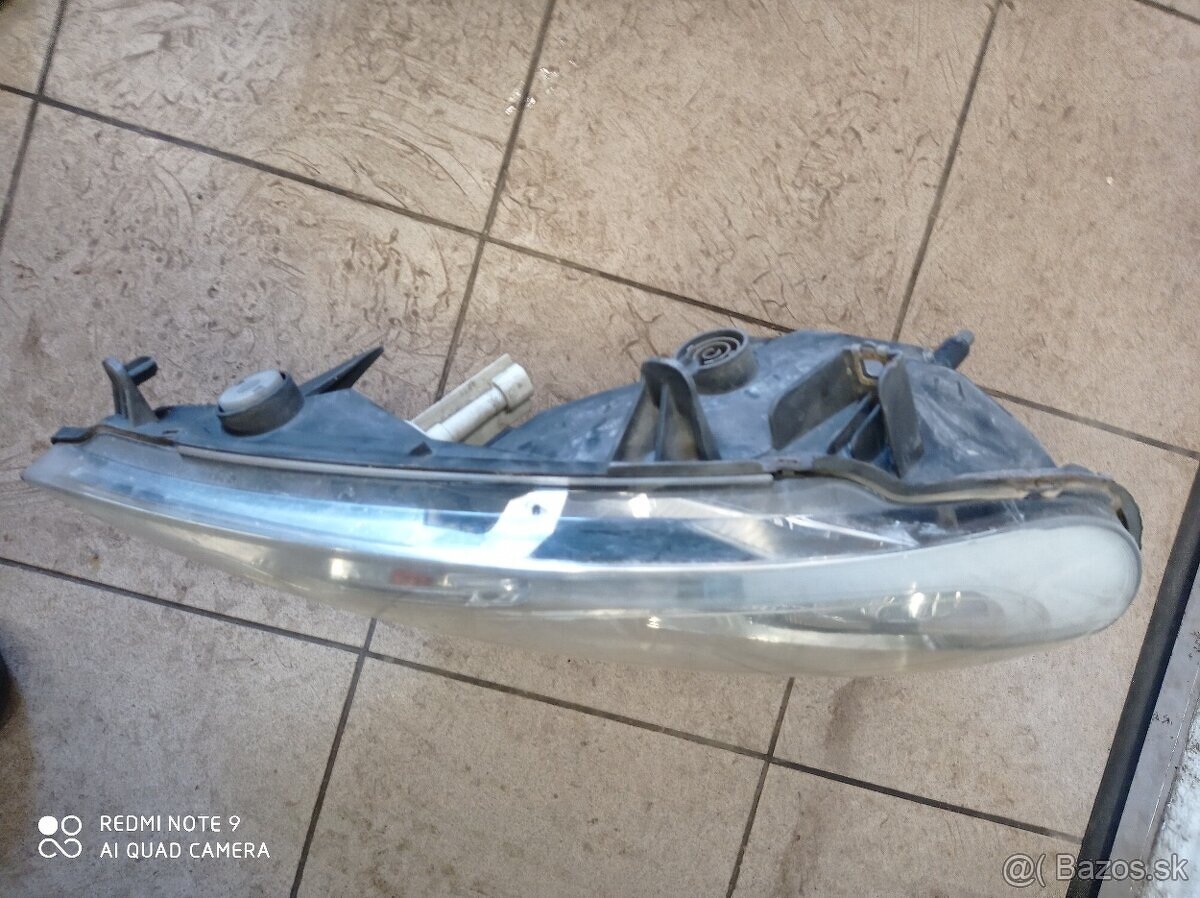 Rozpredám trafic vivaro 2010 2,5dti 107kw - 6