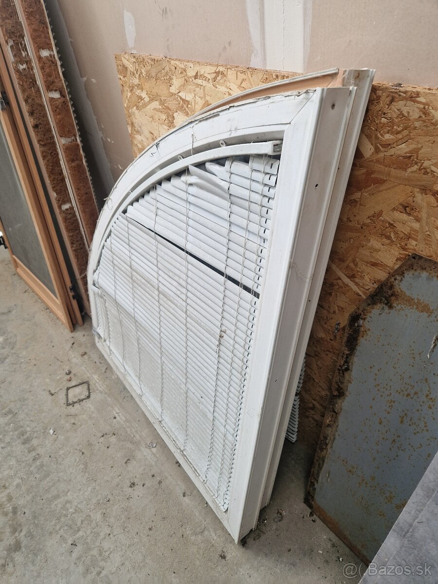 Plastová okna oboustranná (bílá/dřevo) + síťky - 6