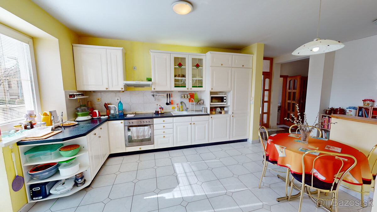 BartanusReality - Na predaj rozmerný rodinný dom s pozemkom - 6