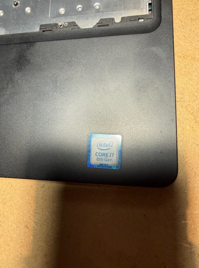 redám notebook Dell 5590 na diely alebo opravu. - 6