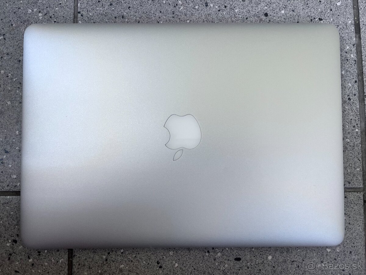 MacBook Air / intel i5 / 4GB RAM / 240GB SSD / 13" - 6