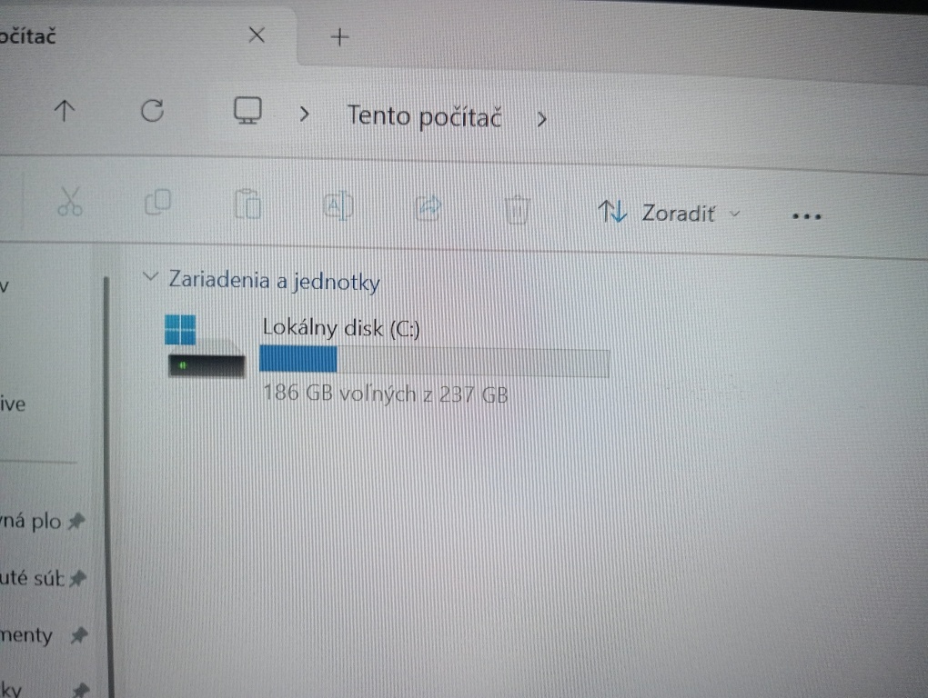 predám Dell Latitude 5410 , Intel i5 . 8gb ram , Win 11 - 6