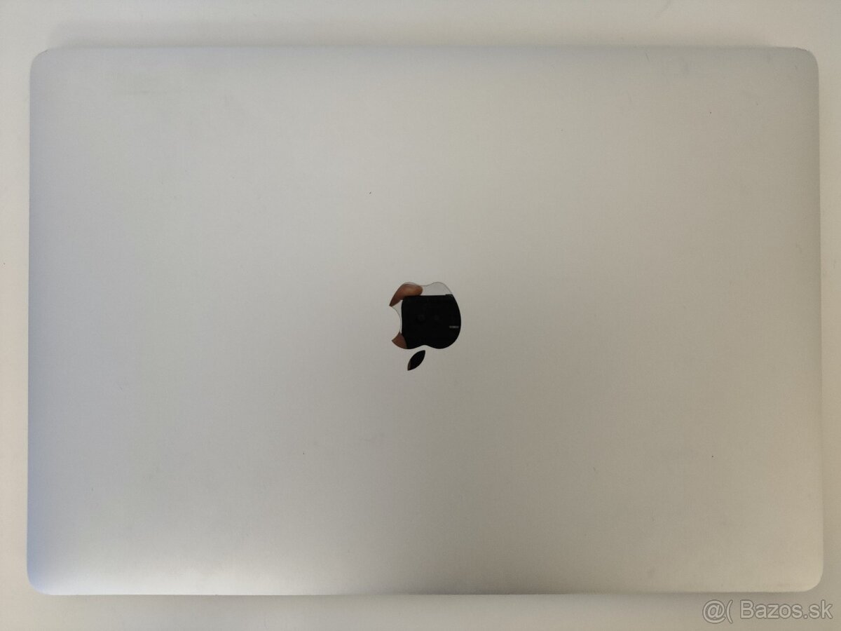 MacBook Pro 15" (2016) | Intel Core i7 • 16 GB RAM • 256 GB - 6