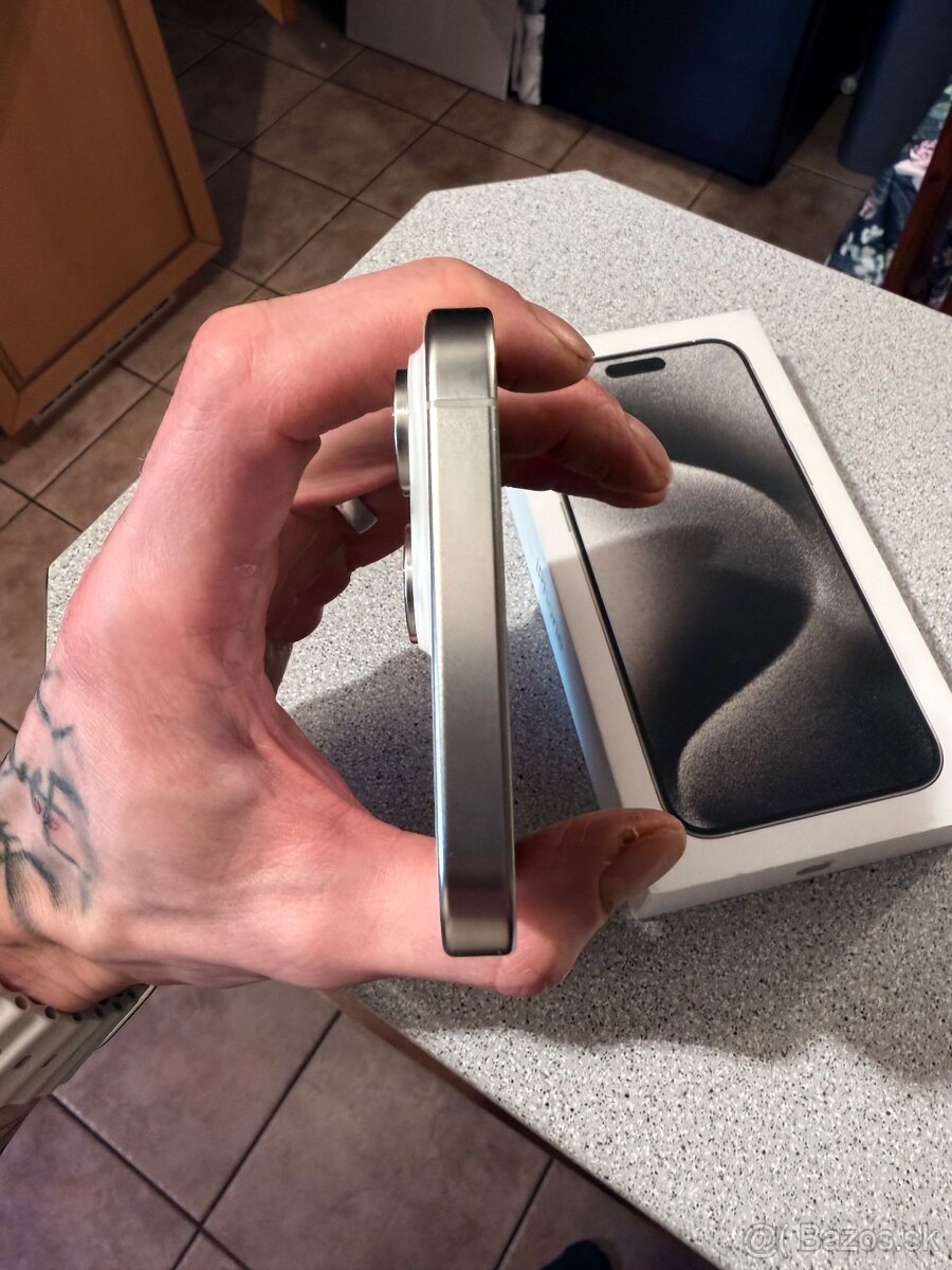 PREDÁM IPHONE 15 PRO MAX 256GB, White Titanium - 6