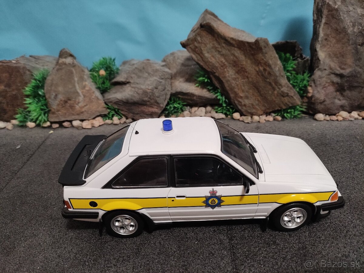 prodám model 1:18 FORD Escort XR3i - 6