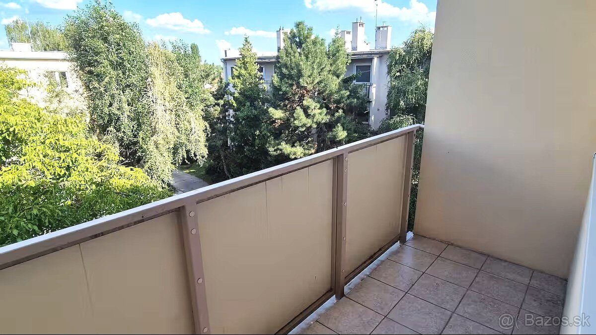 Na prenájom zariadený svojpomocný byt /93m2/ s garážou, KN - 6