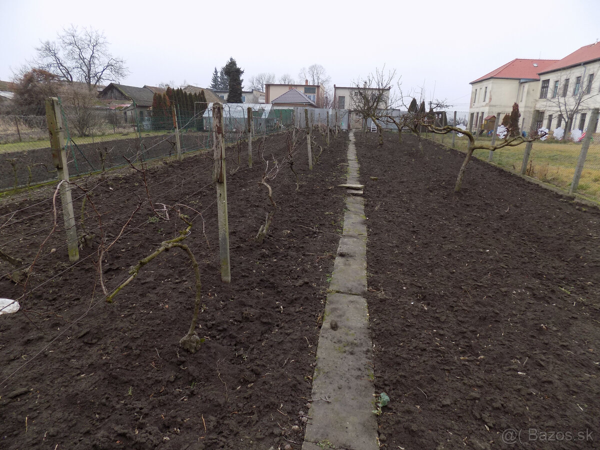 Poschodový dom v Tvrdošovciach v centre obce vhodné aj na - 6