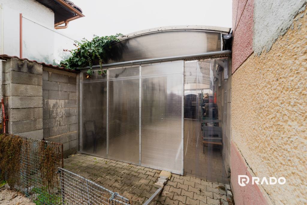 RADO | Pozemky s dvoma domami na prestavbu alebo novostavbu - 6