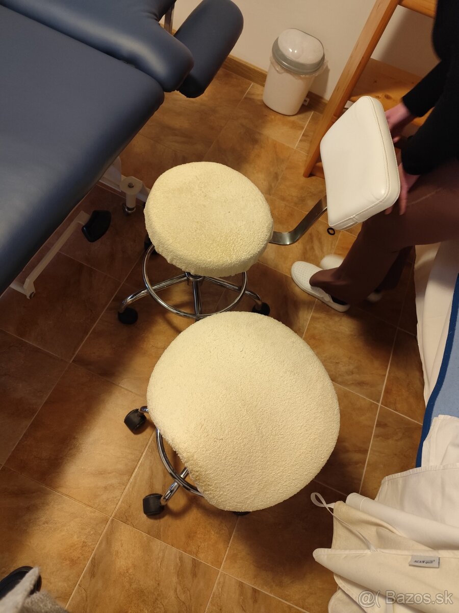 Masážny stôl a sedlové stoličky - 6