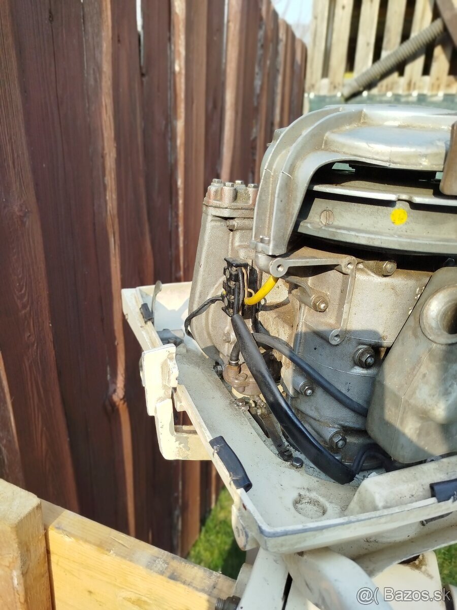 ZÁVESNÝ LODNÝ MOTOR VOLVO PENTA 25HP - 6