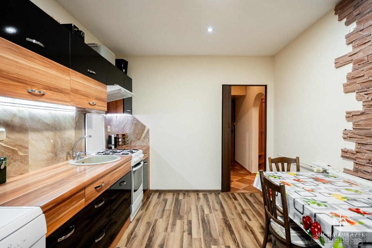 Ponúkame Vám exklizívne na predaj 4i byt po čiastočnej rekon - 6