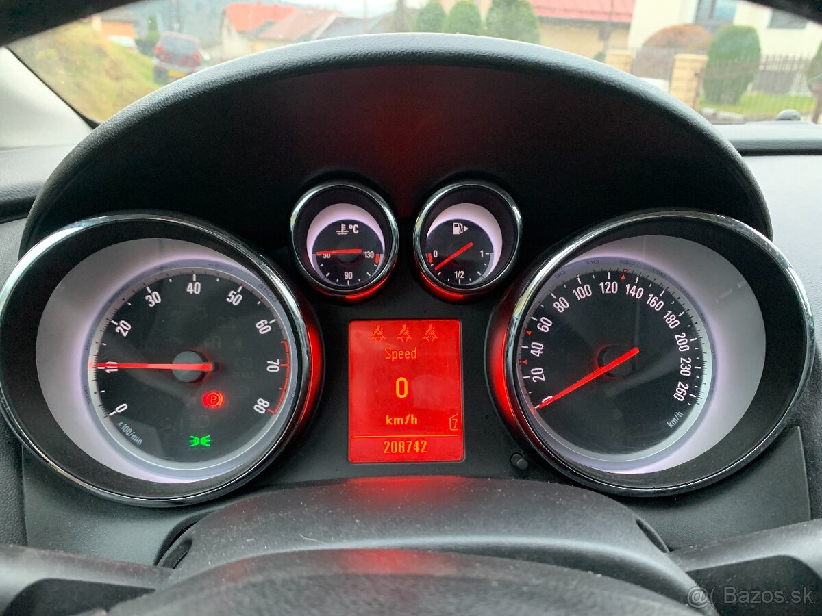 Opel Astra J 2010 - 6