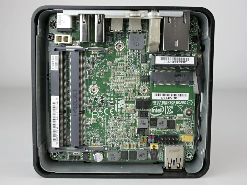 Intel NUC Kit DC53427HYE - 8GB RAM, 256GB SSD, ZÁRUKA, OS - 6