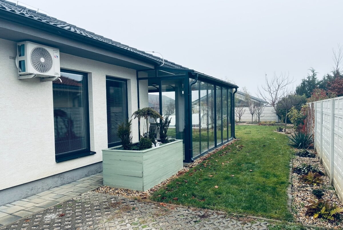 4-izbový kompletne zariadený dom so zimnou terasou a bazénom - 6