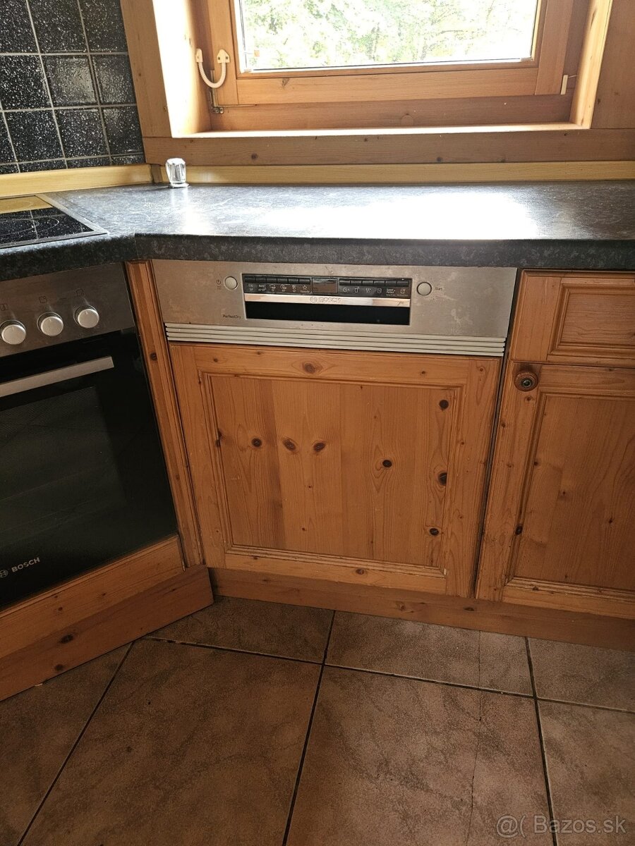 Masívna kuchynská linka z Nemecka so spotrebičmi - 6
