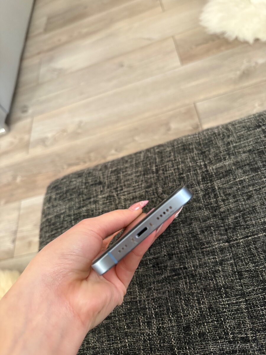 iPhone 14 modrý - 6