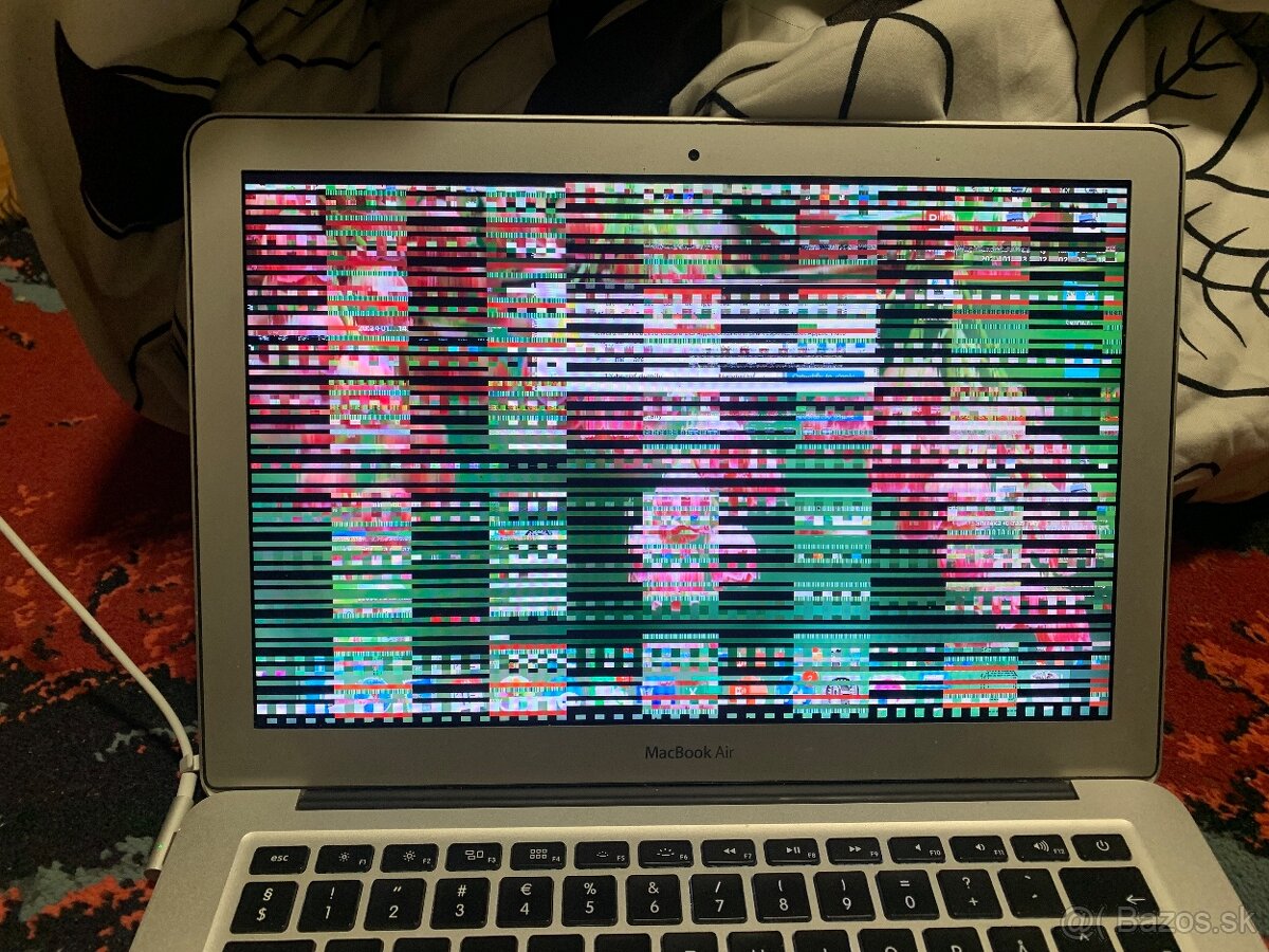 Nefunkčný Macbook Air 13 2011 - 6