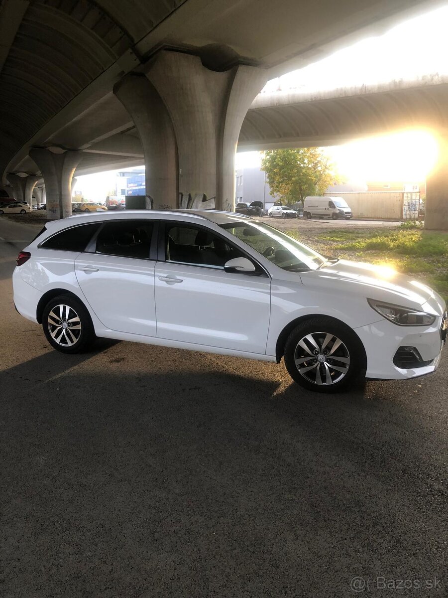 Hyundai Í30 kombi comfort extra 1.4 mpi - 6