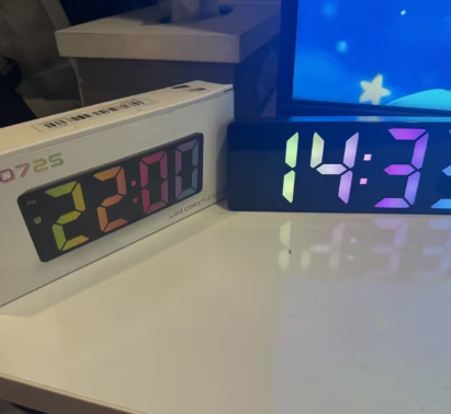 Moderný LED budík s 3-úrovňovou reguláciou jasu - 6