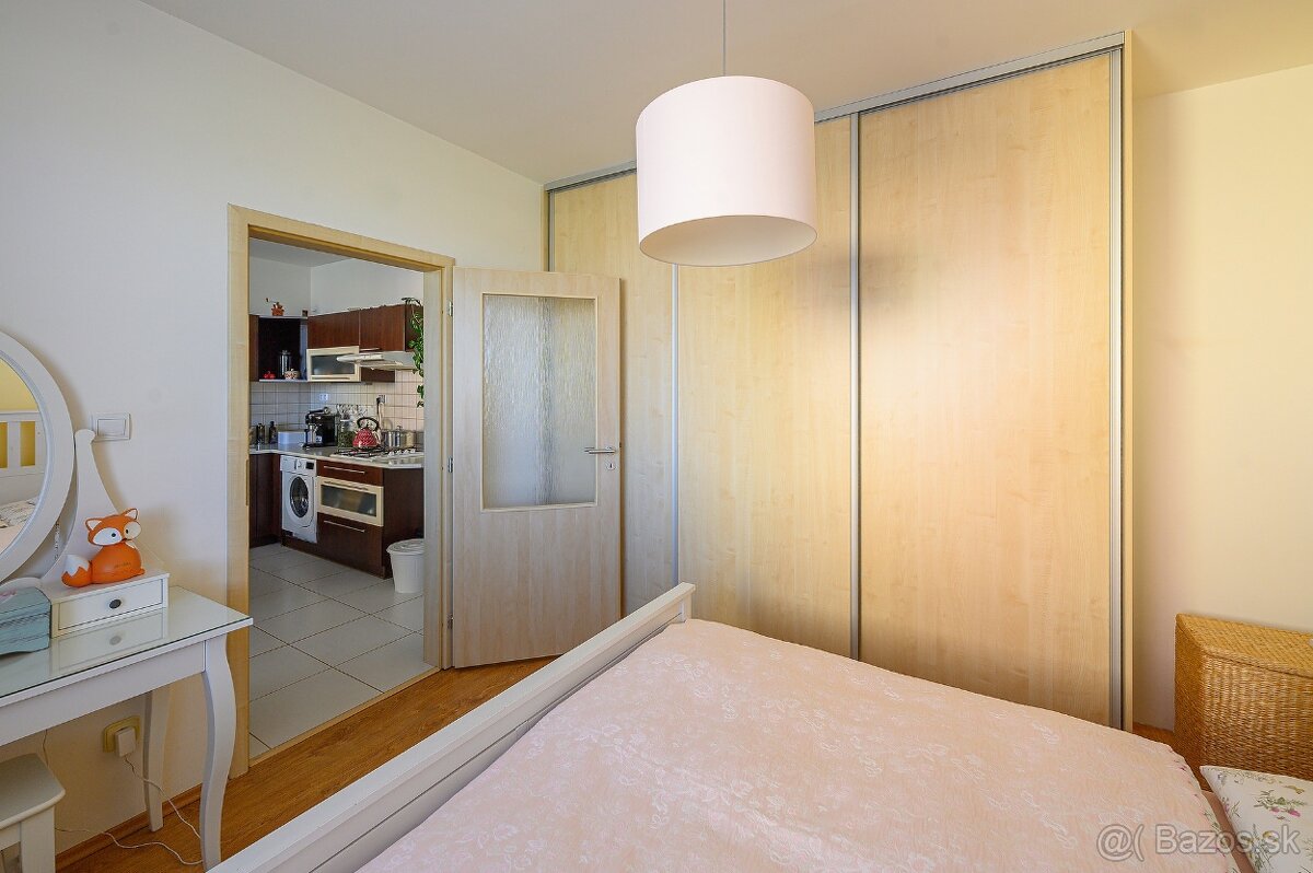 SLNEČNÝ ČIASTOČNE ZARIADENÝ 3 IZBOVÝ BYT, BALKÓN, PEZINOK - 6