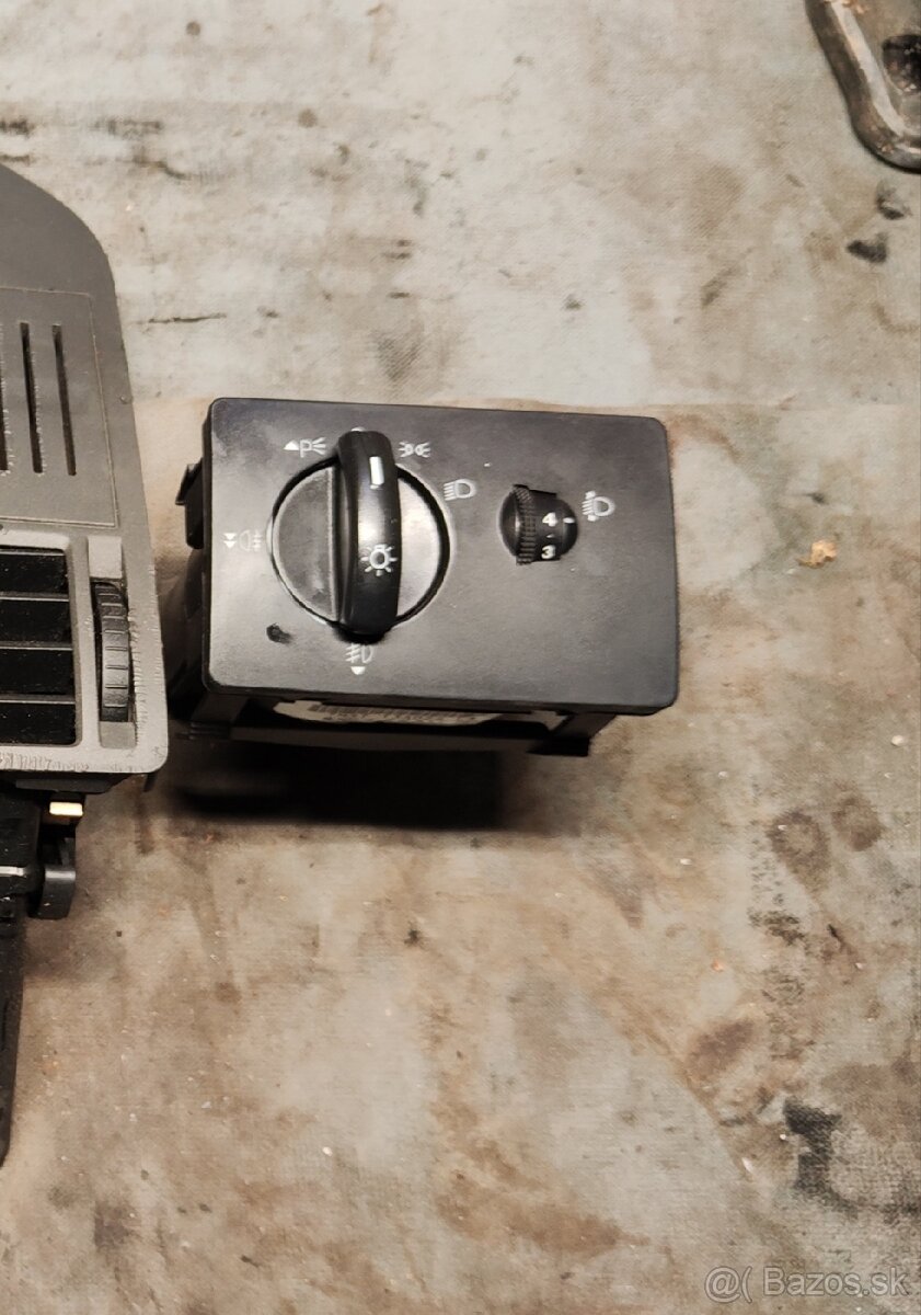 Svetlá, ovládanie svetiel, klučky dverí Ford Cmax Dm2 - 6