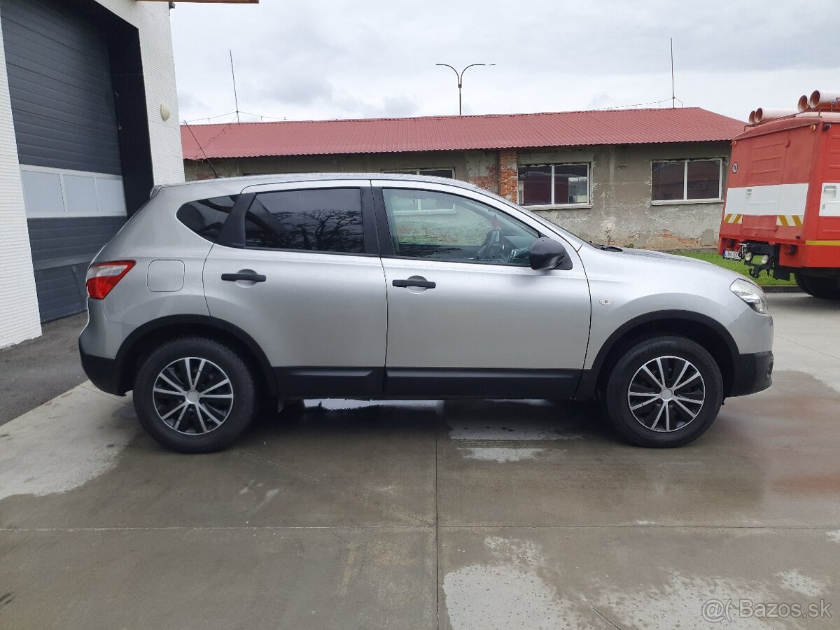 Nissan Qashqai 1.6i Tekna 4x2 (EU5) 86kw 6M benzín - 6