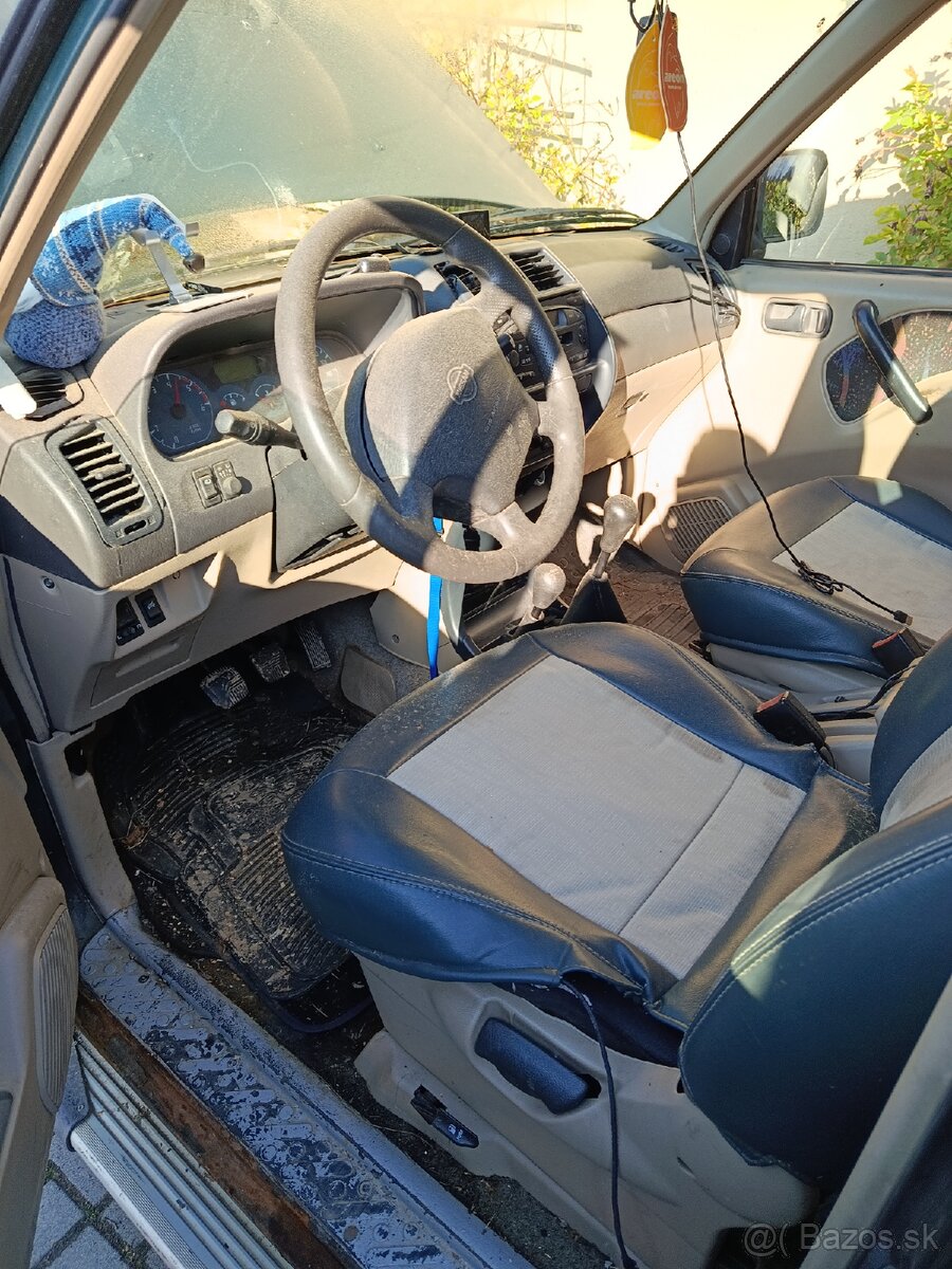 Nissan Terrano 2 - 6
