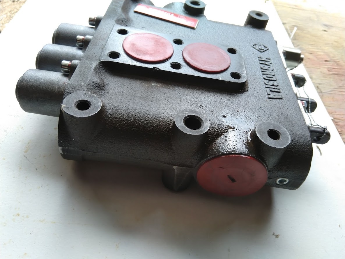 hydraulický rozvádzač /R-100/ - 6