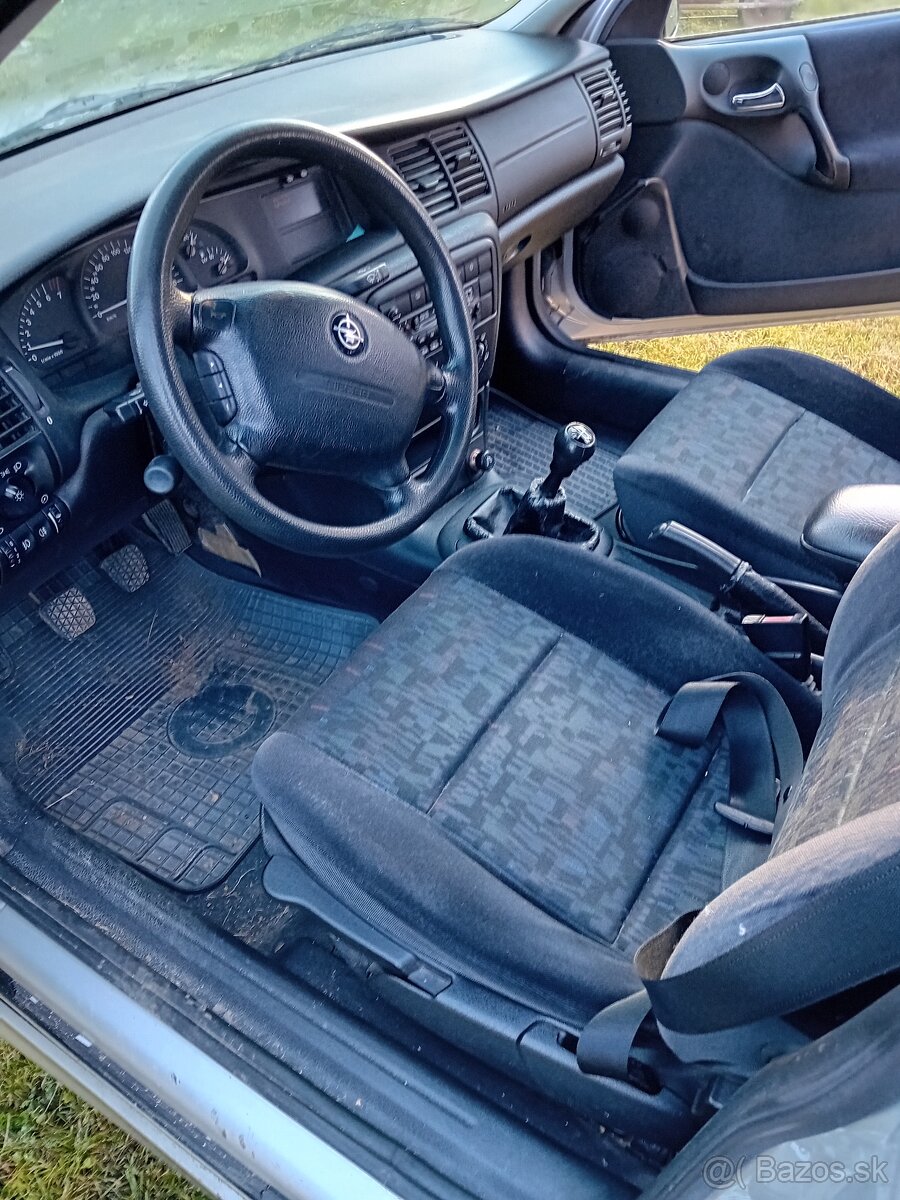 Opel Vectra 1.8 benzín 16V - 6