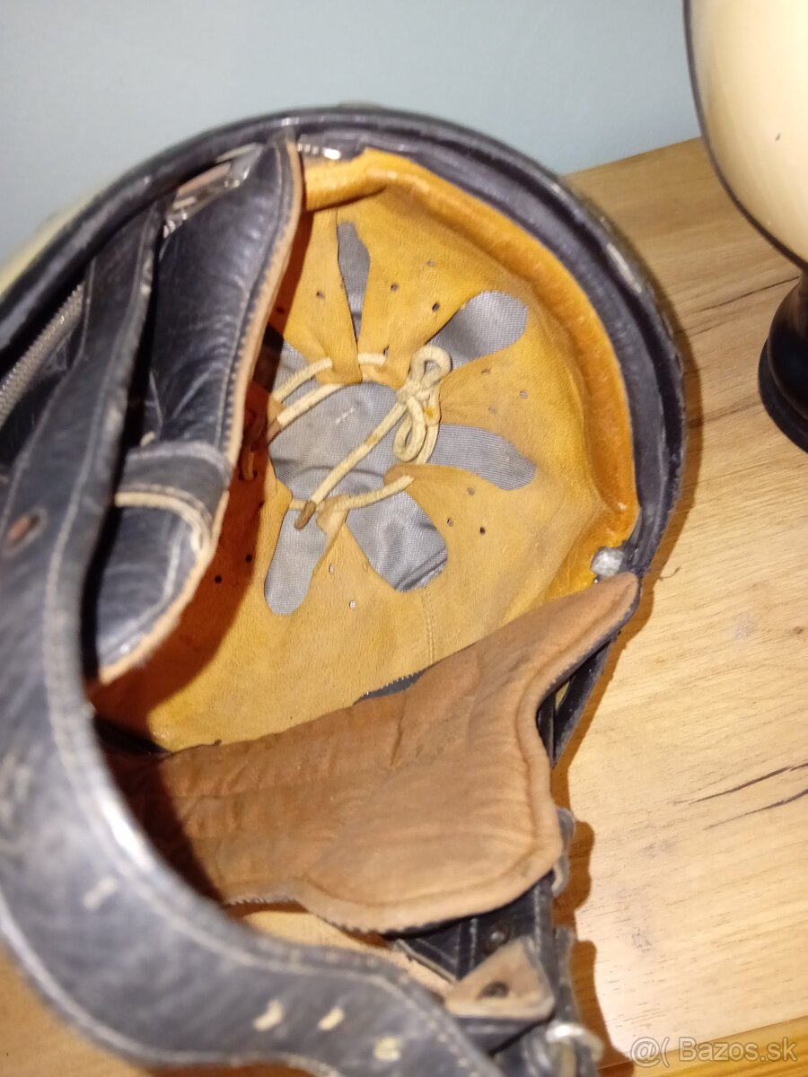 Staré retro prilby - 6