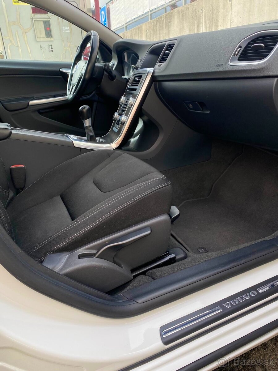 Volvo S60 D3 2.0L Momentum - 6