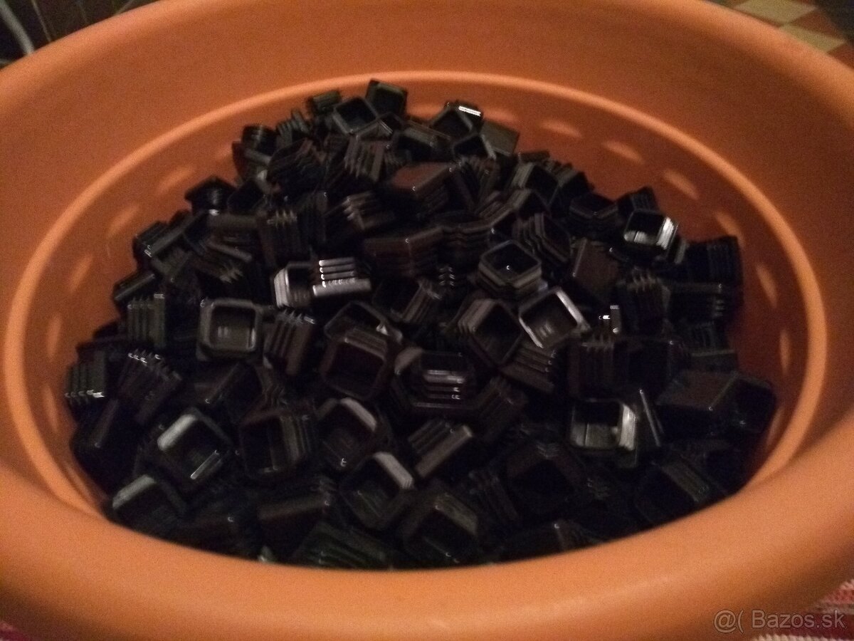 Štvorcové zatlačovacie zátky 1062ks 25mm x 1.0 - 2.5 - 6