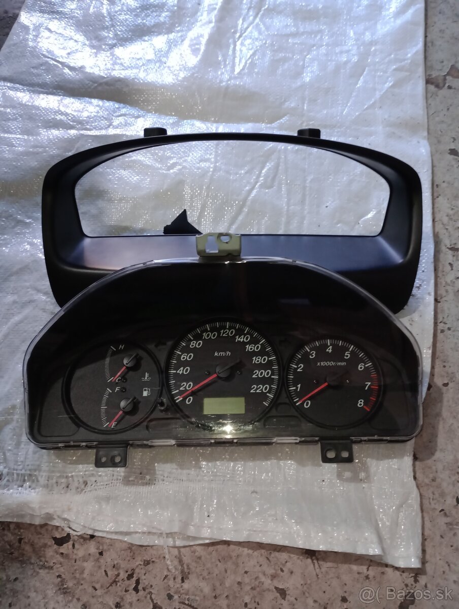 Mazda 323f z roku 2001-náhradné diely - 6