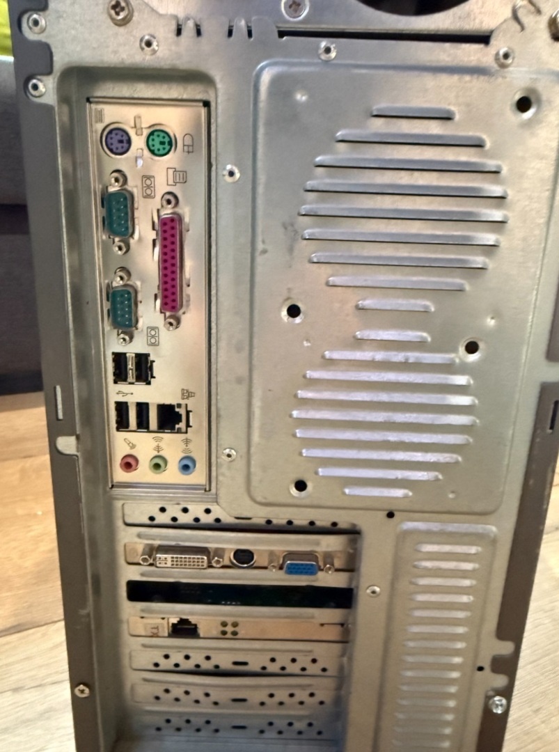 Stolový počítač s Windows XP – ideálny pre staršie programy - 6