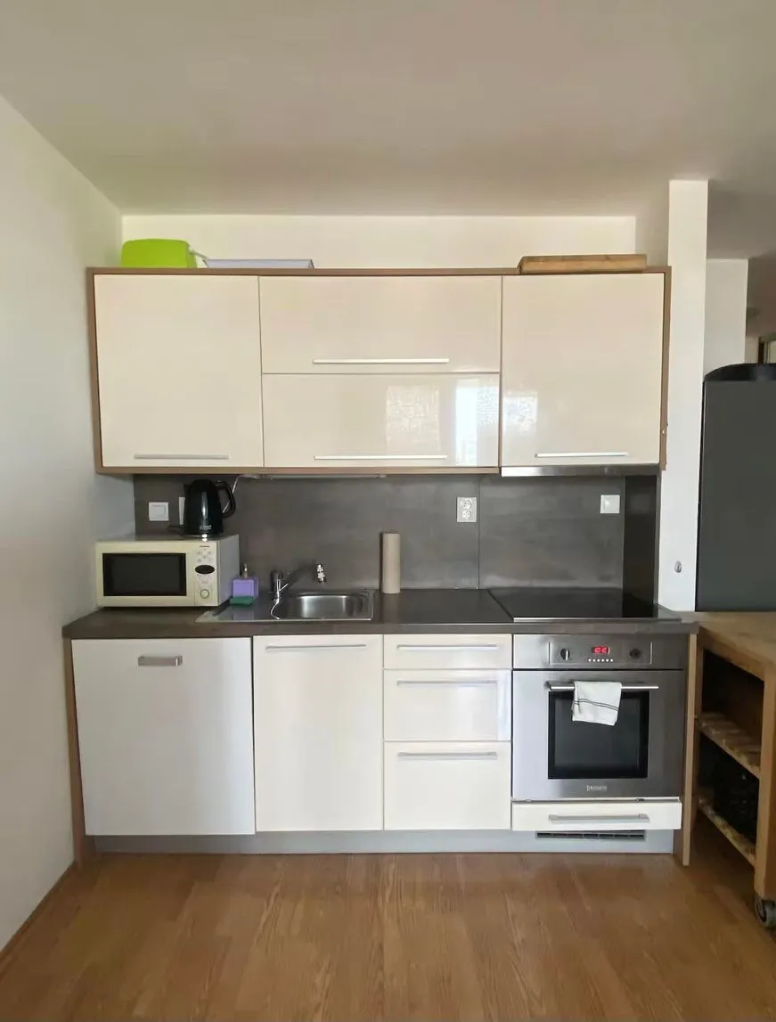 Na prenajom 2 izbovy byt - 6