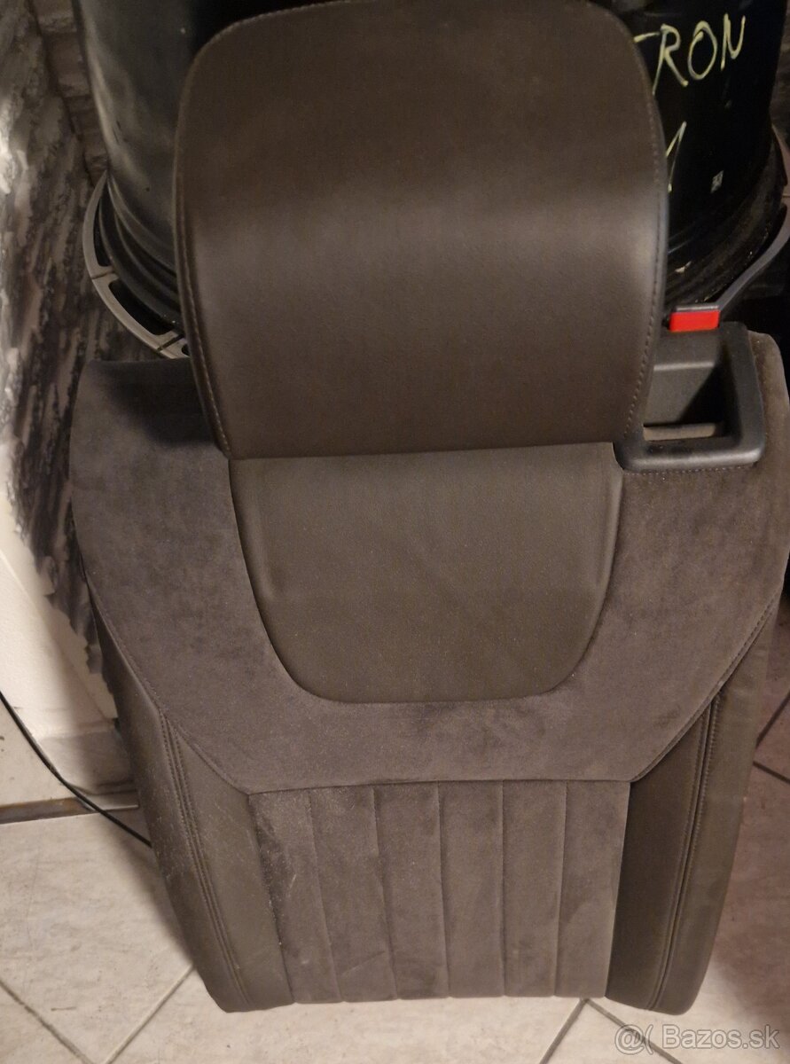 Sedačky LAURIN & KLEMENT OCTAVIA III - 6