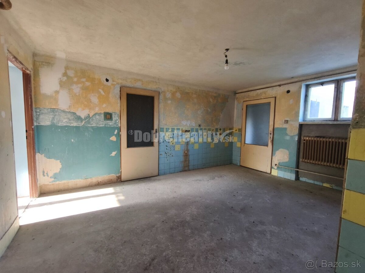 Priestranný ,slnečný rodinný dom v pôvodnom stave , vhodný n - 6