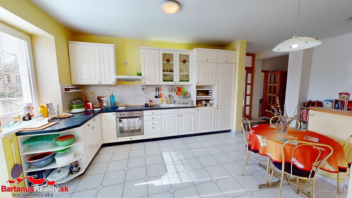 BartanusReality - Na predaj rozmerný rodinný dom s pozemkom - 6