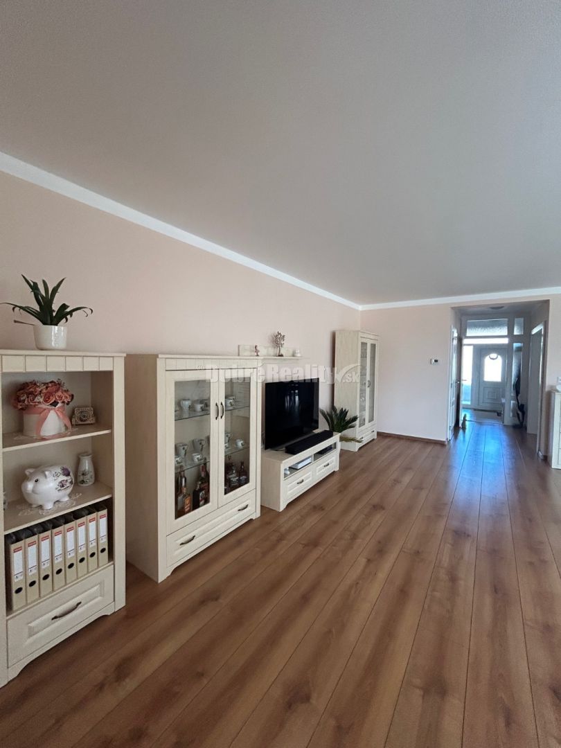 Unikátny 4 izbový rodinný dom pri jazere, kompletne zariaden - 6