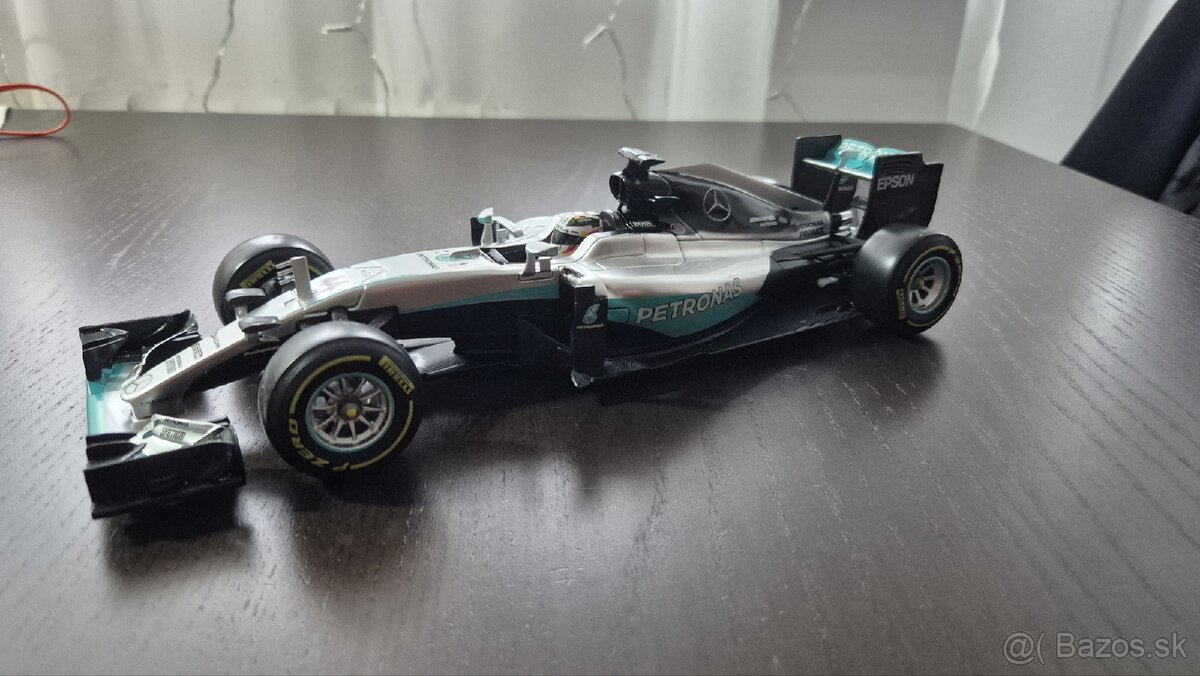 Bburago Race F1 Mercedes Petronas W07 hybrid 2016 1:18 - 6