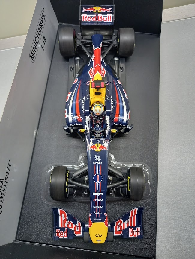 2X F1 RED BULL RB7 A RB7 JAPAN 2011 VETTEL MINICHAMPS 1:18 - 6