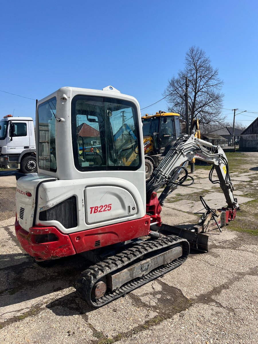 Mini bager Takeuchi TB225 - 6