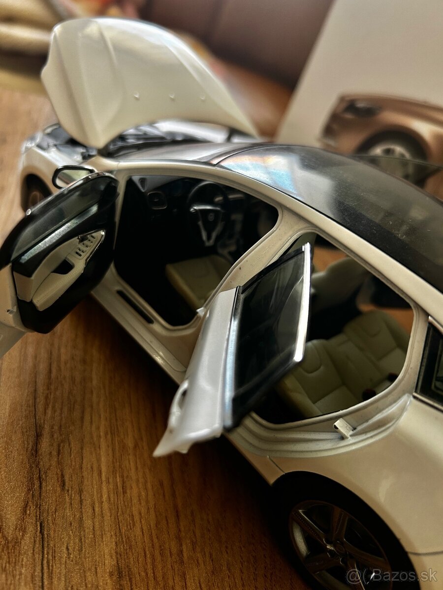 Volvo V40 1:18 - 6