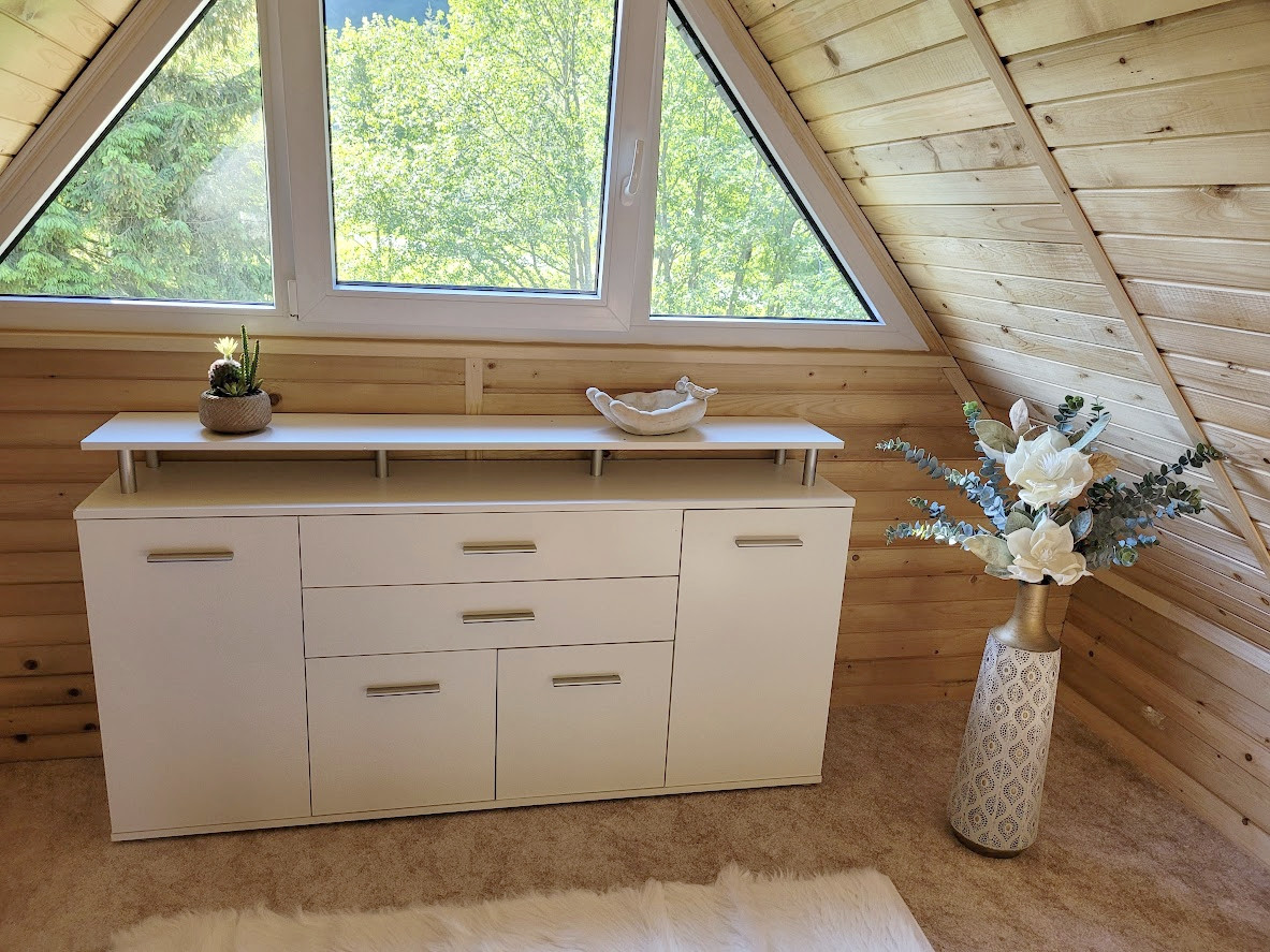 ROZPRÁVKOVÁ KOMPLETNE ZREKONŠTRUOVANÁ ZARIADENÁ CHATA NA LV - 6