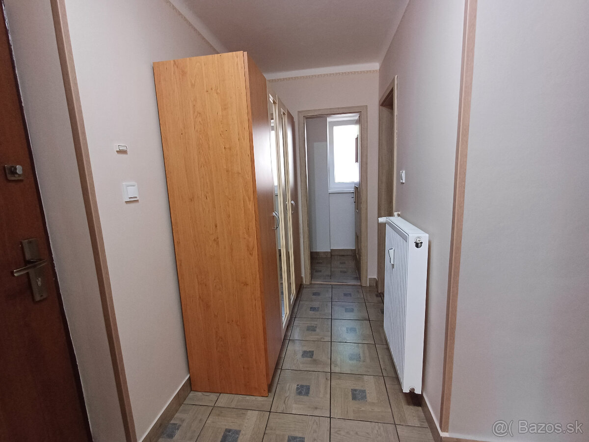 2-Izbovy byt v Komarne na prenajom. - 6